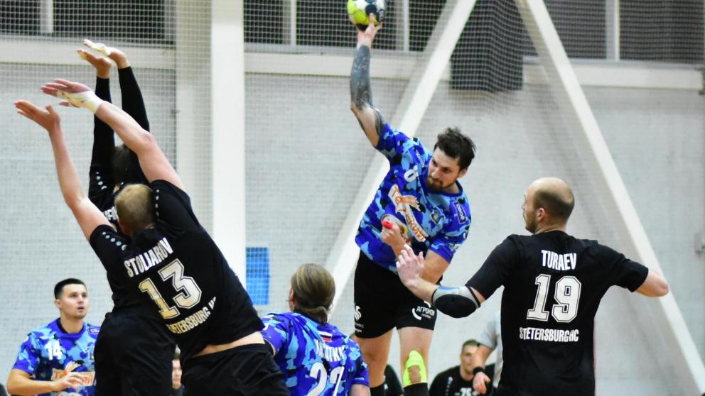 Ставропольские гандболисты продлили победную серию в Санкт-Петербурге