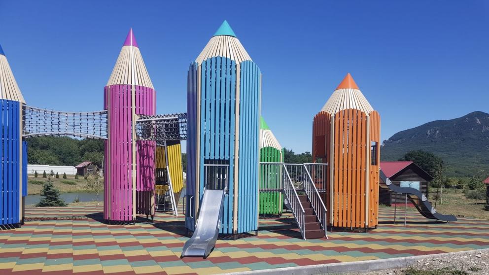 Детские и спортивные площадки обустраивают на Ставрополье в рамках туристического нацпроекта
