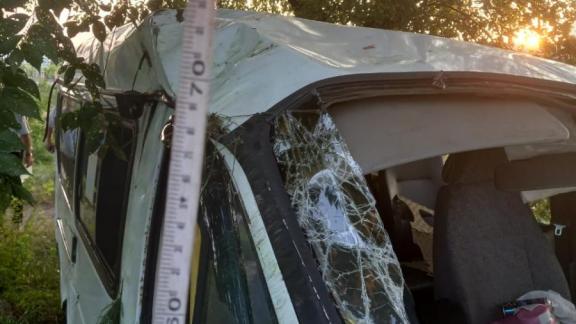 Автомобиль врезался в маршрутку на ставропольской трассе