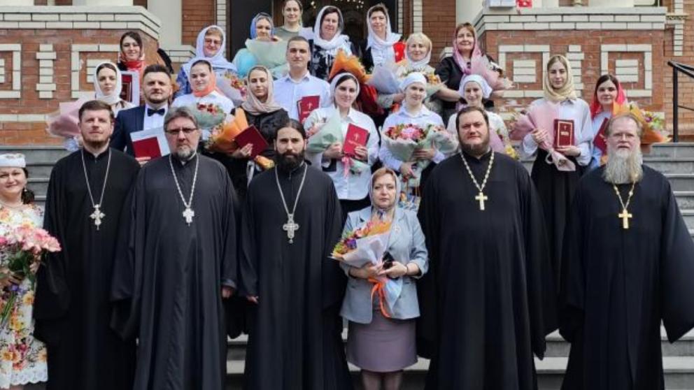 Группа новых регентов получила дипломы и назначения на приходы служения