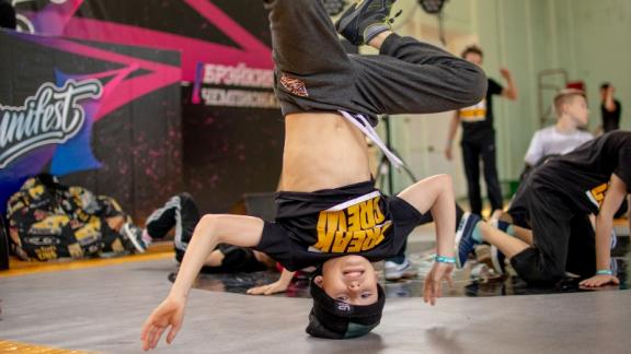 165 танцоров сразились на чемпионате по брейк-дансу в селе Кочубеевском