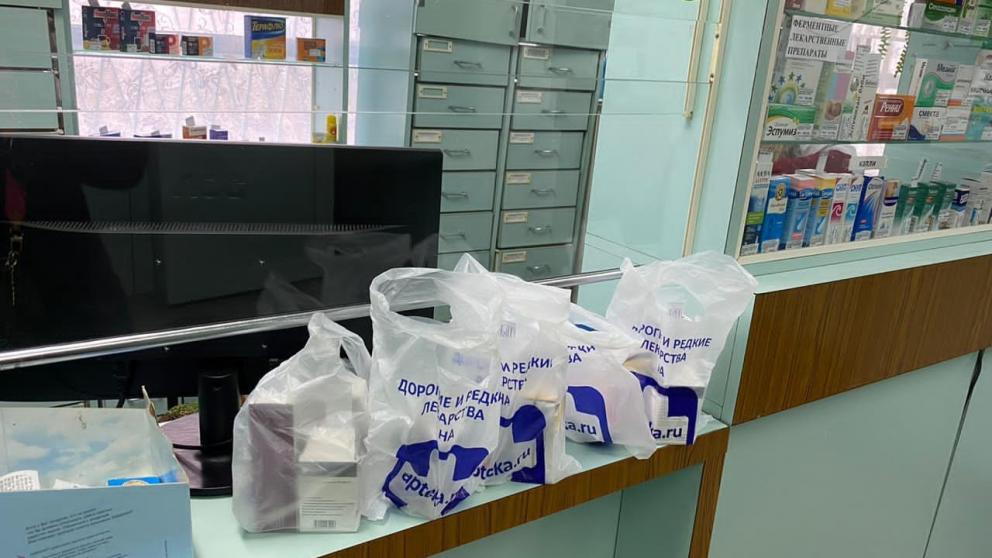 На Ставрополье волонтёры бесконтактно передают лекарства больным COVID-19