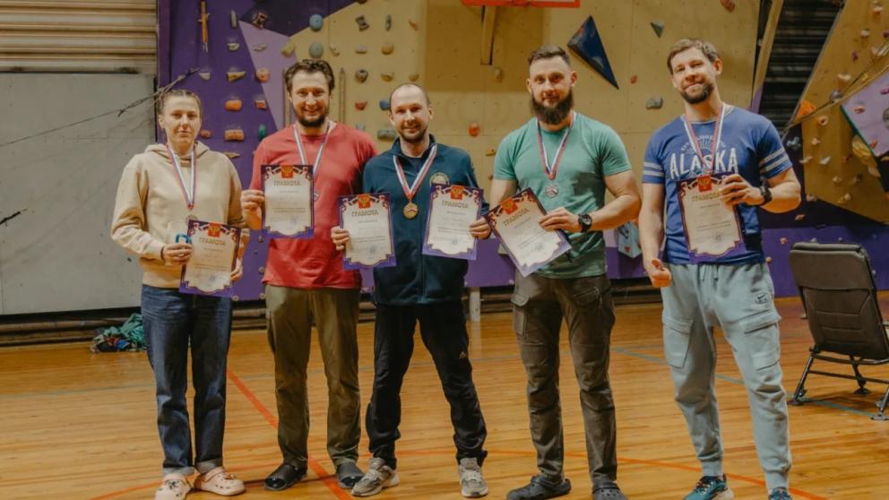 Спасатели Службы спасения Ставрополя заняли первое место на соревнованиях по альпинизму 