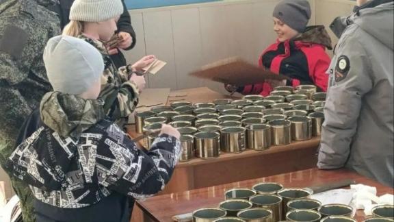 Казачий клуб Изобильненского округа изготавливает окопные свечи для бойцов СВО