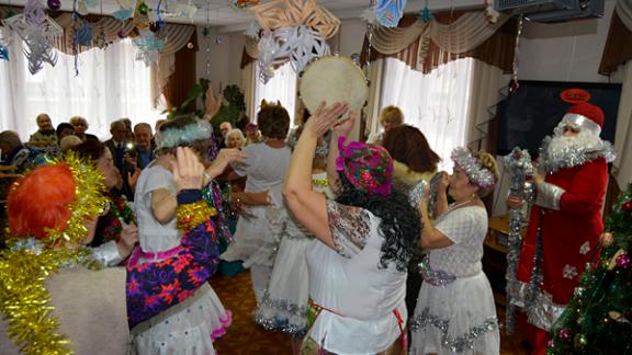 В Невинномысске пенсионеры уже празднуют Новый год