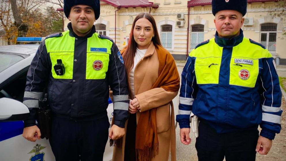 В Железноводске экипаж ДПС помог автоледи