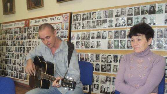 Поэт Виктор Кизилов представил свою новую книгу в Благодатненской сельской библиотек