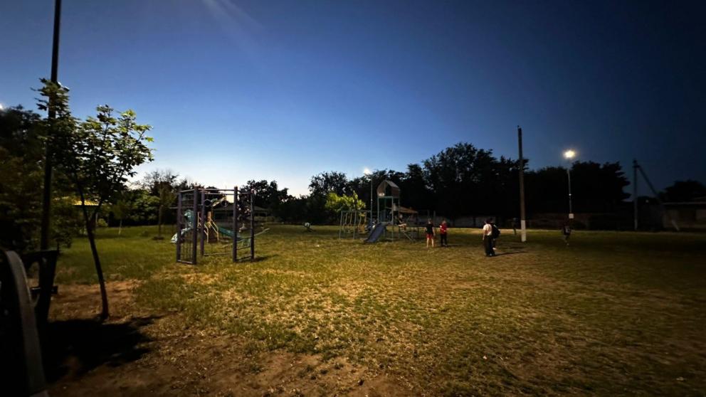 Освещение установили на детской площадке в селе Советского округа Ставрополья