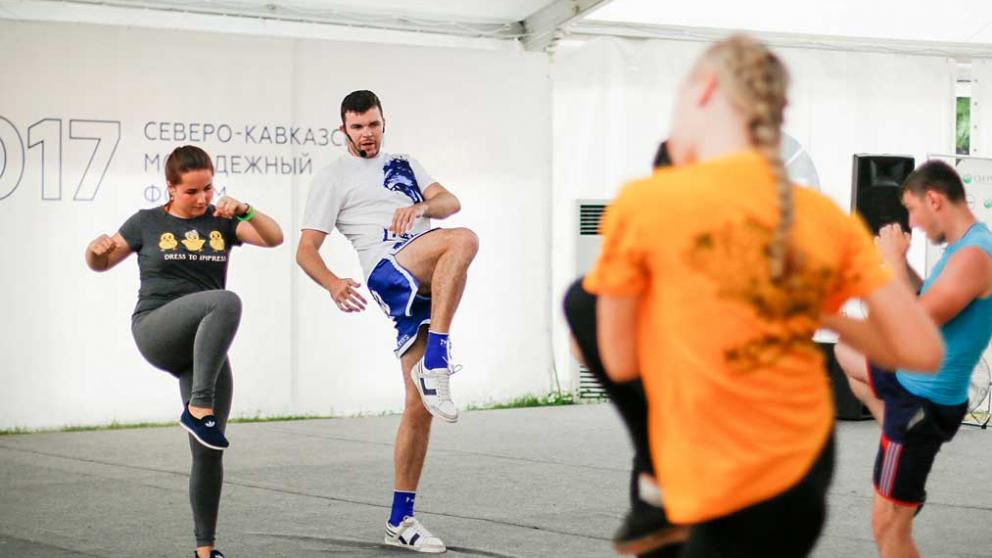 Известный российский боксер Артем Левин провел тренировку на форуме «Машук»