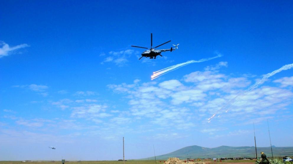 Огнеметчики ЮВО уничтожили воздушный десант условного противника на Ставрополье