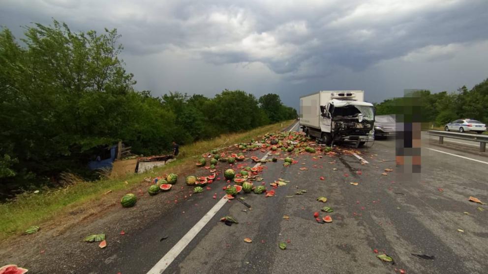 Два грузовика столкнулись в Андроповском округе: пострадала 13-летняя пассажирка