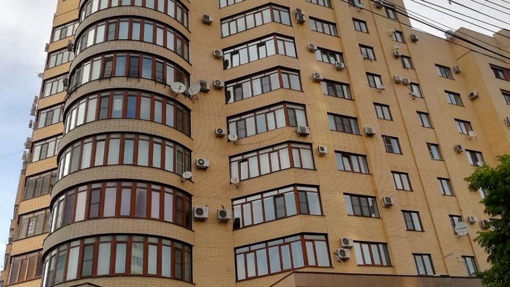 В Ессентуках из окна дома выпал ребёнок