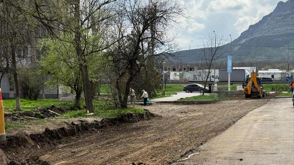 На Ставрополье начали ремонтировать дорогу к месту паломничества