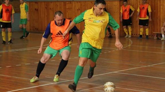 В первенстве края по мини-футболу среди ветеранов наступает пора плей-офф
