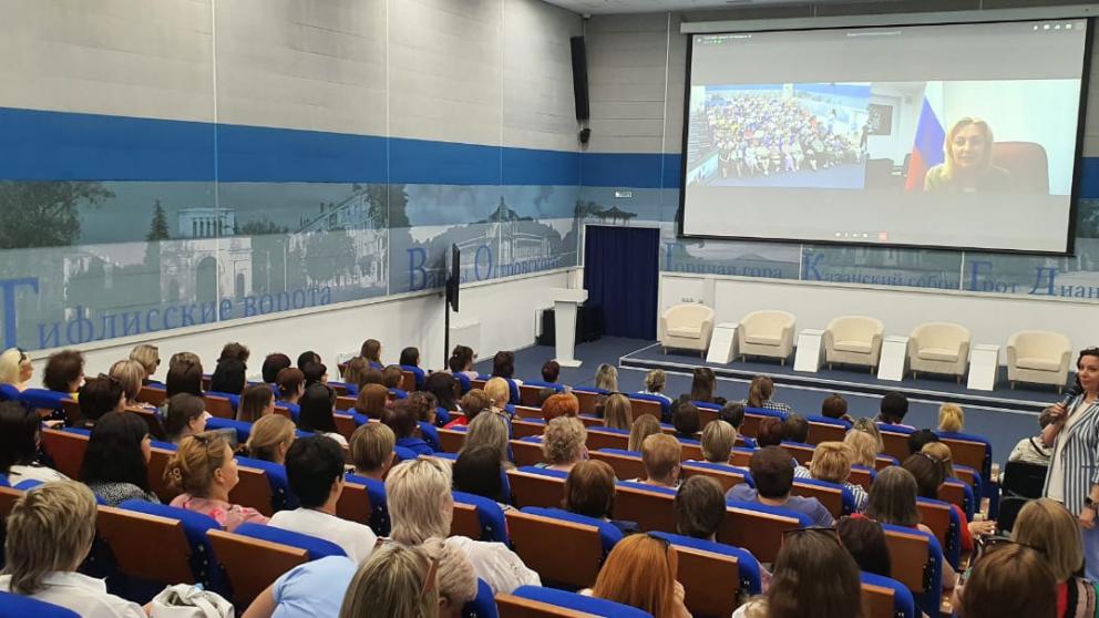 Депутат Госдумы РФ обсудила с луганскими педагогами вопросы сохранения исторической памяти