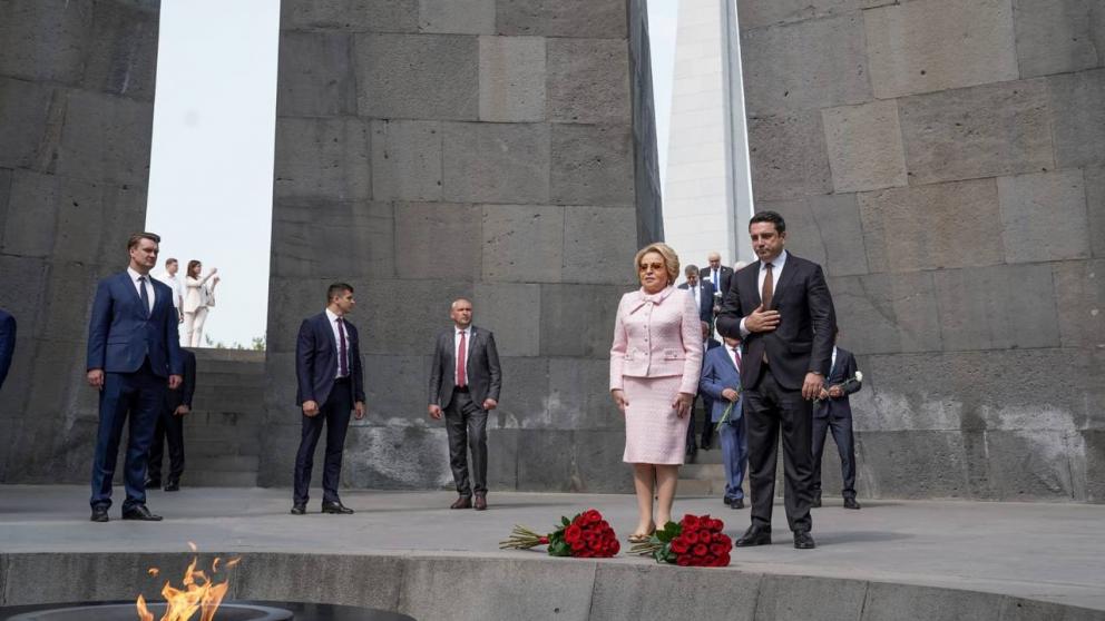 Глава Ставрополья возложил цветы к мемориалу Цицернакаберд в Армении