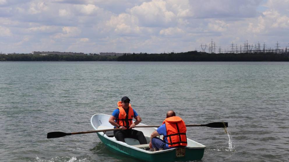 В Невинномысске спасатели помогли мужчине, которому стало плохо из-за жары