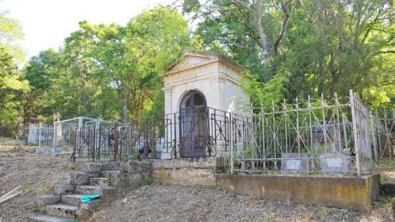 В Пятигорске провели экологический субботник на территории Некрополя