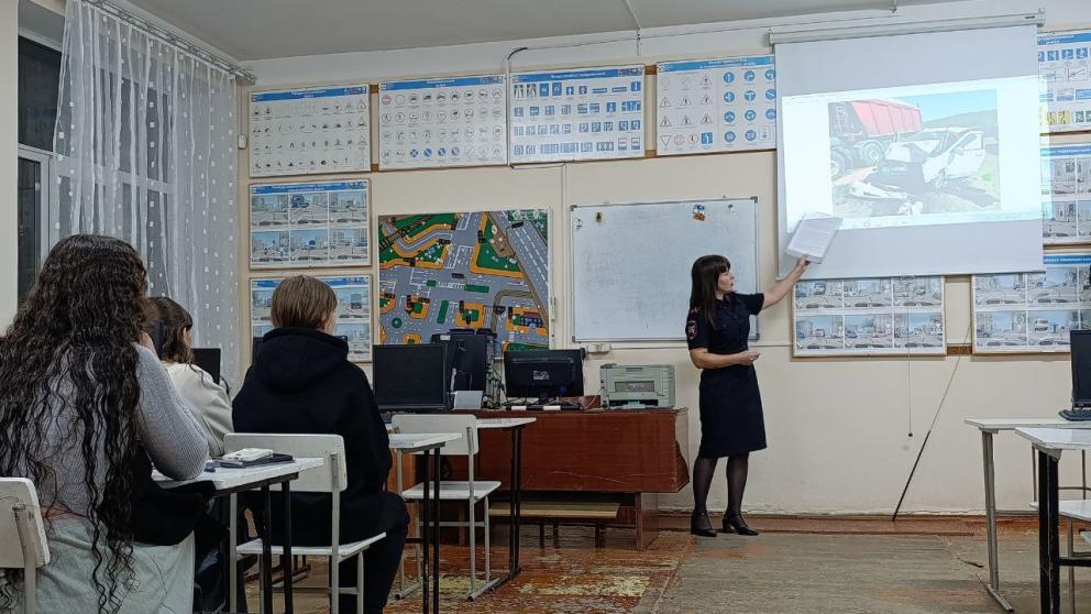 В Кочубеевском округе госавтоинспекторы встретились с будущими водителями