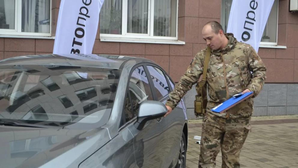 Бойцу СВО из Георгиевска вручили автомобиль