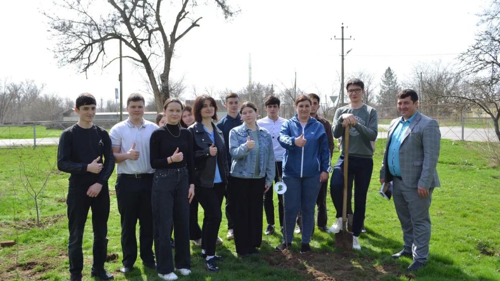 Активисты «Единой России» заложили Сад Памяти и открыли сезон субботников