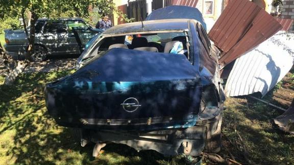 В Труновском районе нетрезвая автоледи покалечилась, протаранив забор