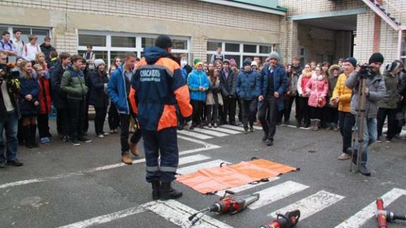 Урок безопасности для учеников ставропольского лицея № 15 провели спасатели ПАСС СК