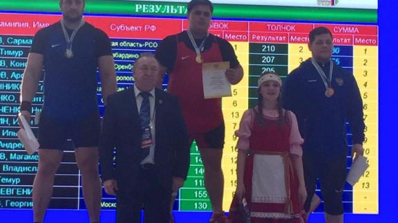 Ставропольские штангисты поборолись на помосте в Сыктывкаре