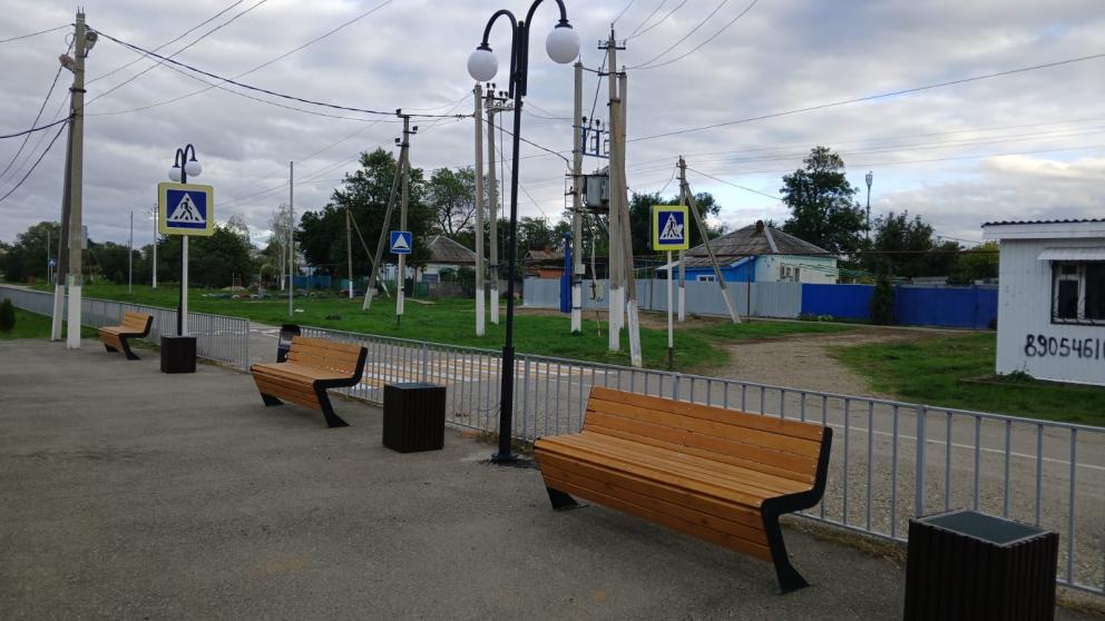 В посёлке Присадовом обновили территорию Дома культуры