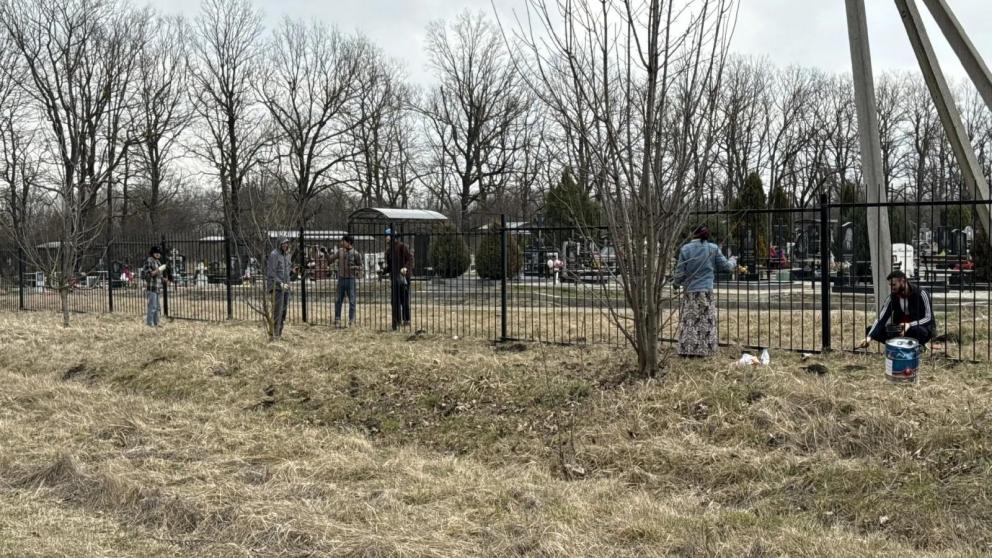 В Ставрополе начали уборку кладбищ к Пасхе