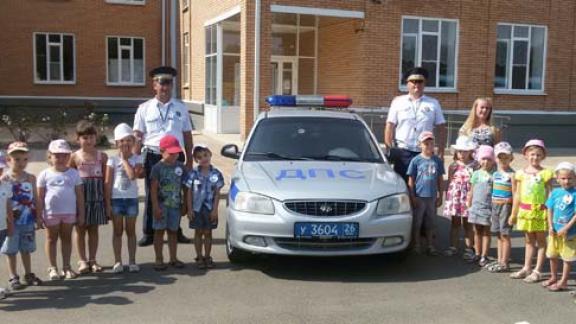 В селе Красногавардейском прошли соревнования маленьких знатоков ПДД