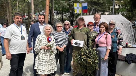 Туристы из 50 регионов России сплели 500 «квадратов» маскировочных сетей