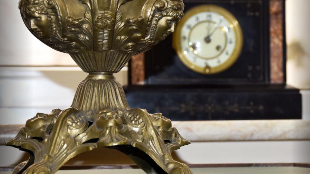 В музее ставропольского отделения Банка России появились редкие антикварные предметы