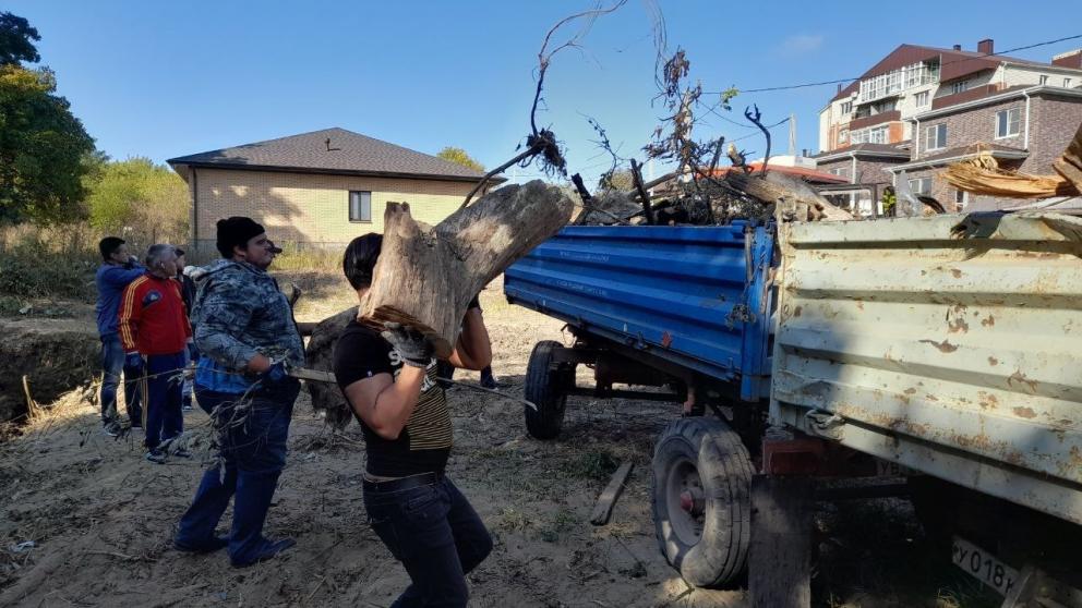 В Ставрополе на субботнике собрали более 15 кубометров мусора