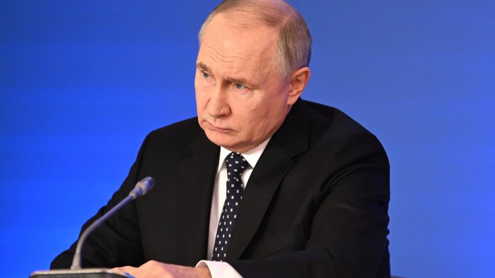 Владимир Путин выступил на съезде Федерации независимых профсоюзов России