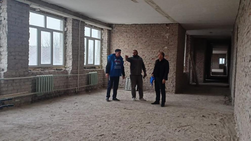 На Ставрополье партдесант проинспектировал строительство и капремонт соцобъектов