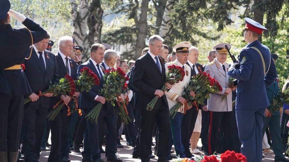 Губернатор Ставрополья возложил цветы к Вечному огню