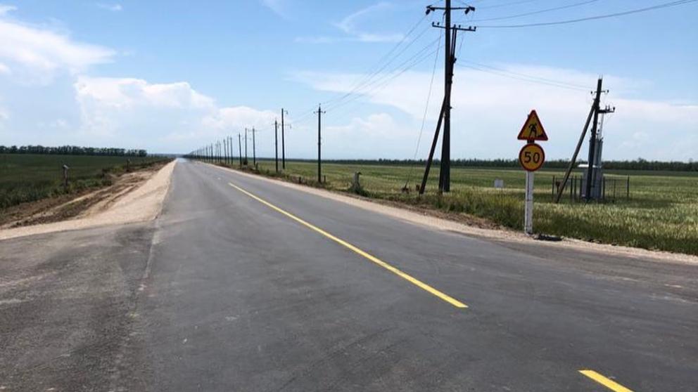 На Ставрополье обновляют подъездную дорогу к посёлку Коммаяк