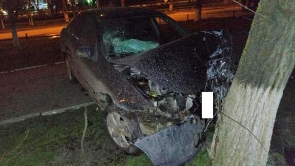 Лихая автоледи влетела в дерево в Нефтекумске