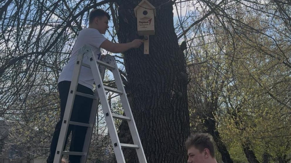 Активисты «Единой России» из Труновского округа Ставрополья посетили гимназию в ЛНР