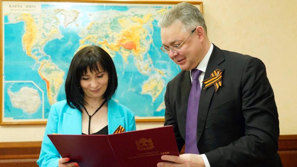 Губернатор Владимиров встретился с участницей спецоперации