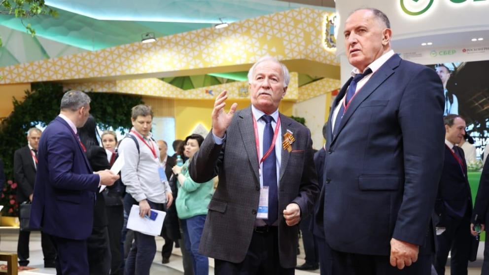 Председатель Думы Ставрополья осмотрел экспозиции Кавказской инвестиционной выставки