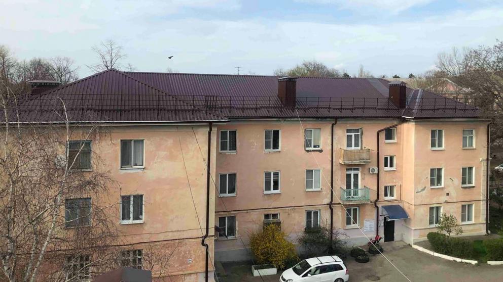Капремонт скатной крыши дома 1955 года постройки провели в Лермонтове
