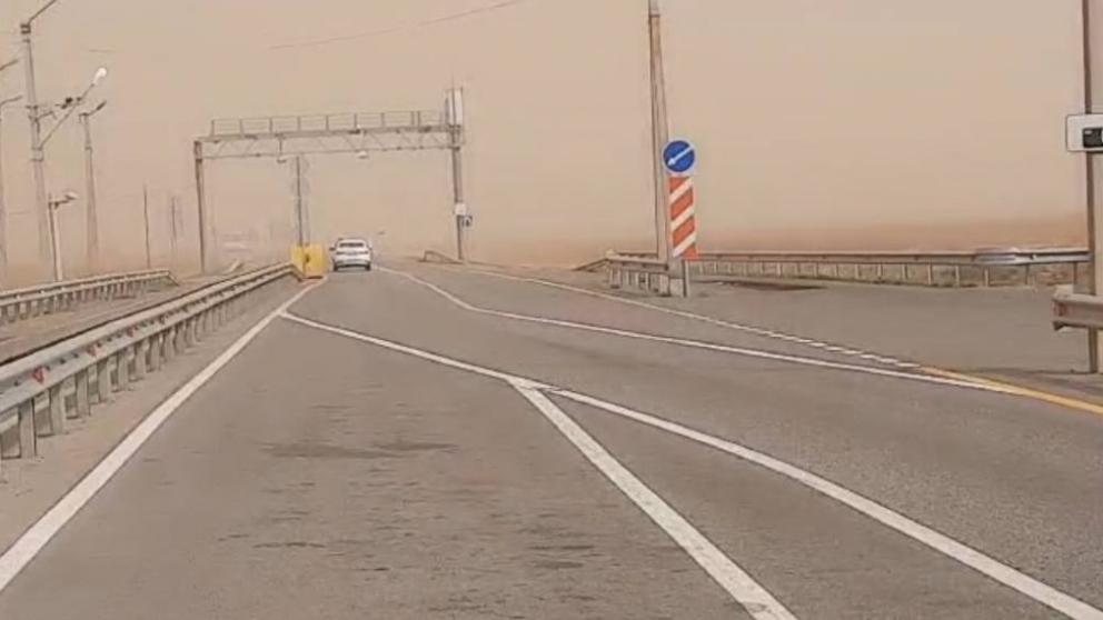 Пыльная буря осложняет движение на дорогах Ставрополья