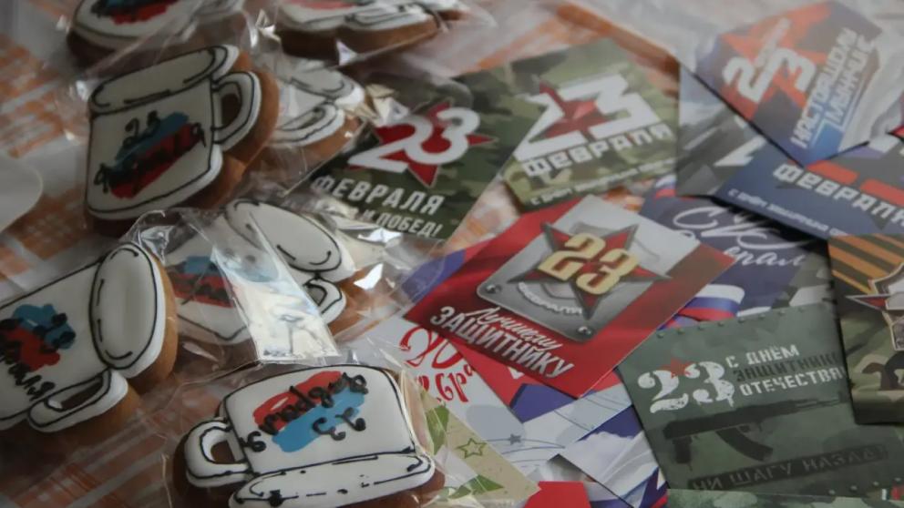 В Ставрополе школьники сделали для бойцов подарки