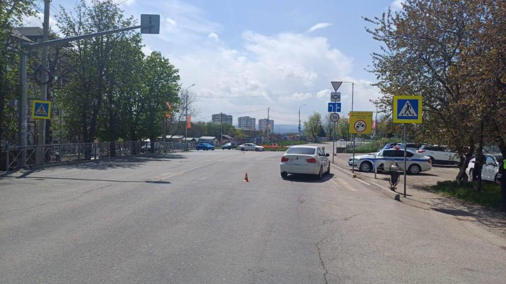 Водитель автомобиля сбил школьника на пешеходном переходе в Ессентуках
