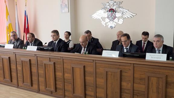 В краевом управлении Федеральной миграционной службы подвели итоги 2014 года