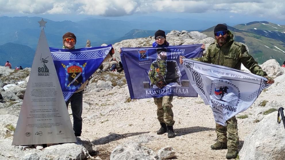 Ставропольцы установили павшим в годы ВОВ воинам памятную стелу на горе Оштен в Адыгее