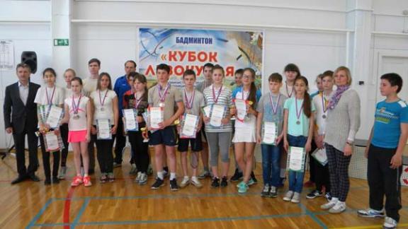 За кубок Левокумья по бадминтону боролись более 60 спортсменов