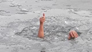 Ставропольский «морж» борется с коронавирусом своим методом